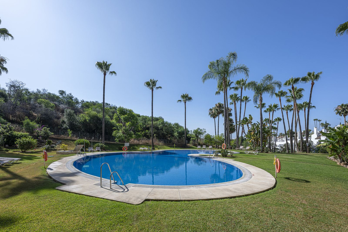 3 Bed Apartment for sale in The Golden Mile Costa Del Sol, Málaga, Spain