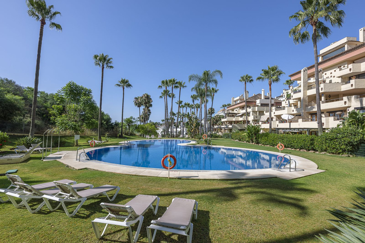 3 Bed Apartment for sale in The Golden Mile Costa Del Sol, Málaga, Spain