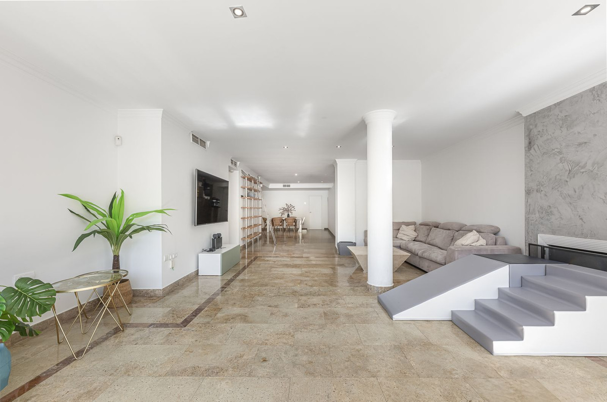 3 Bed Apartment for sale in The Golden Mile Costa Del Sol, Málaga, Spain