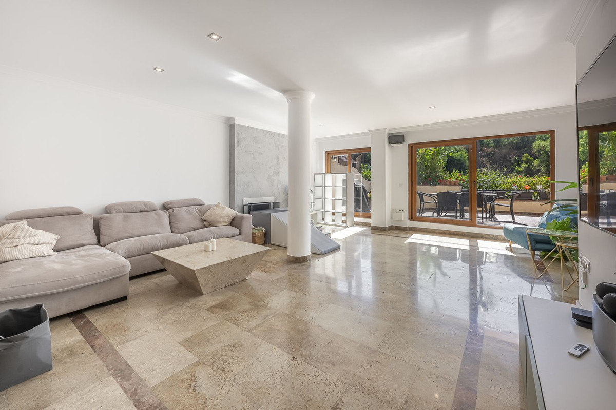 3 Bed Apartment for sale in The Golden Mile Costa Del Sol, Málaga, Spain