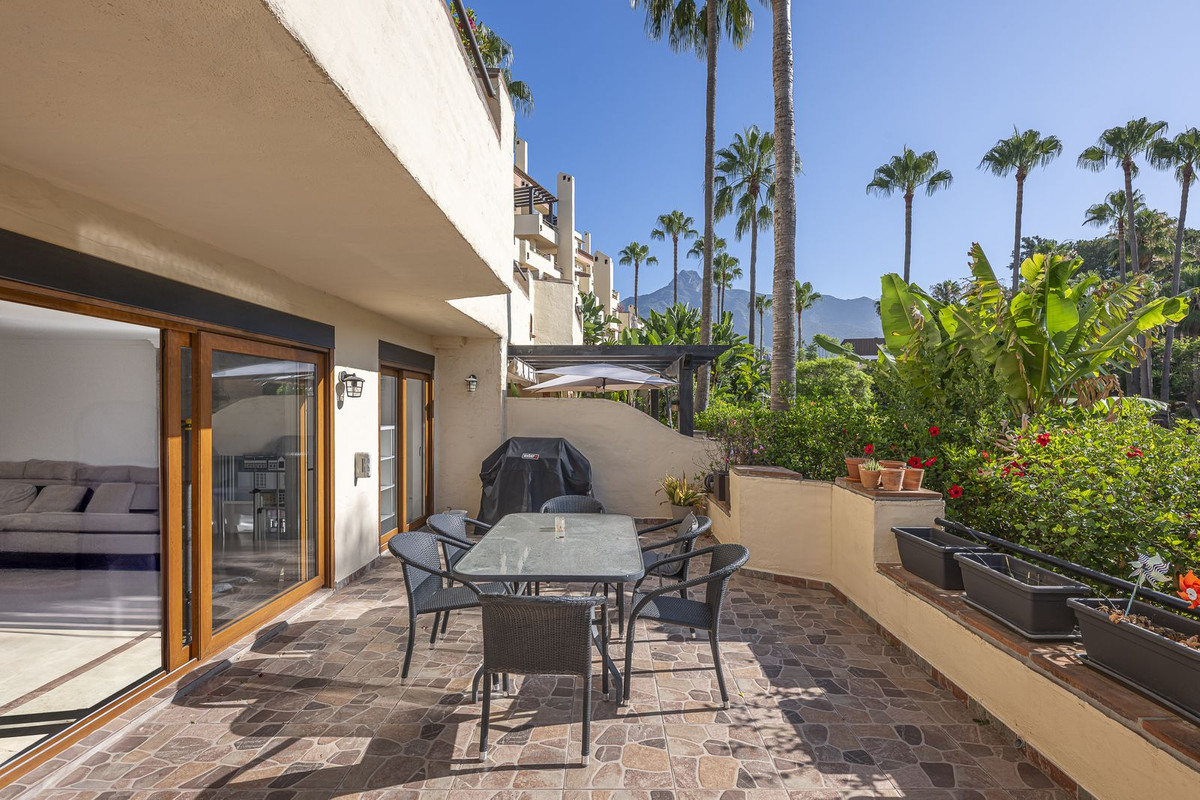 3 Bed Apartment for sale in The Golden Mile Costa Del Sol, Málaga, Spain