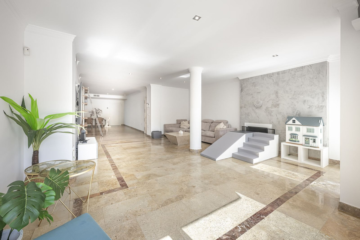 3 Bed Apartment for sale in The Golden Mile Costa Del Sol, Málaga, Spain
