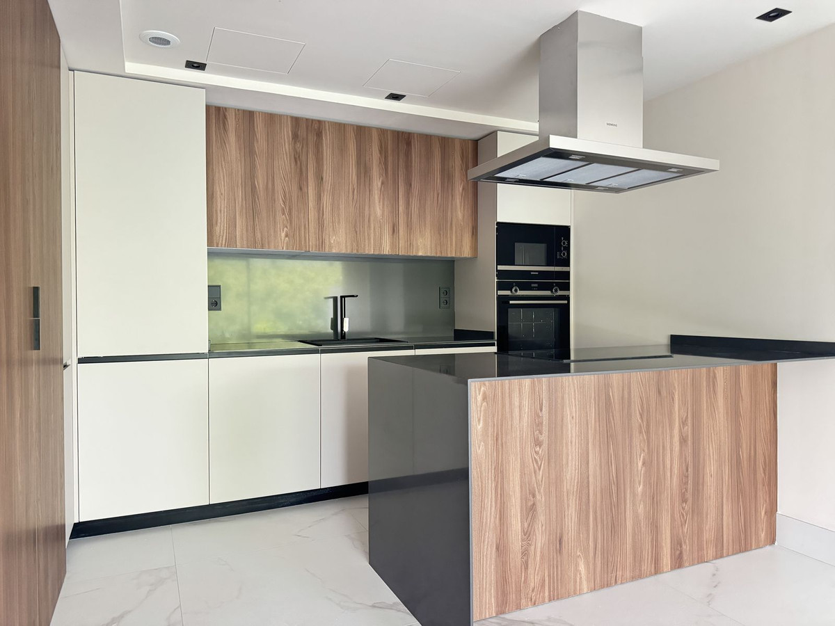 3 Bed Apartment for sale in San Pedro De Alcántara Costa Del Sol, Málaga, Spain