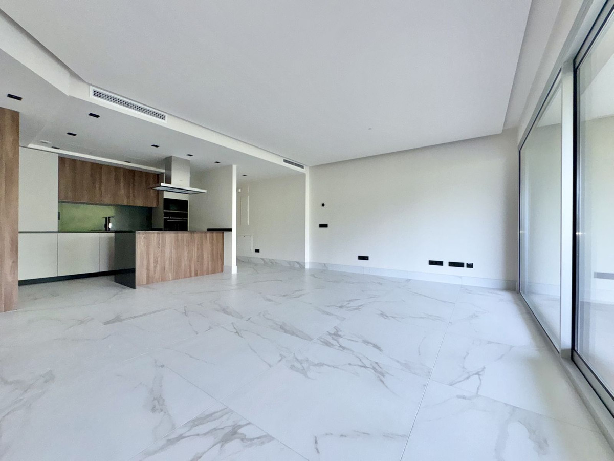 3 Bed Apartment for sale in San Pedro De Alcántara Costa Del Sol, Málaga, Spain