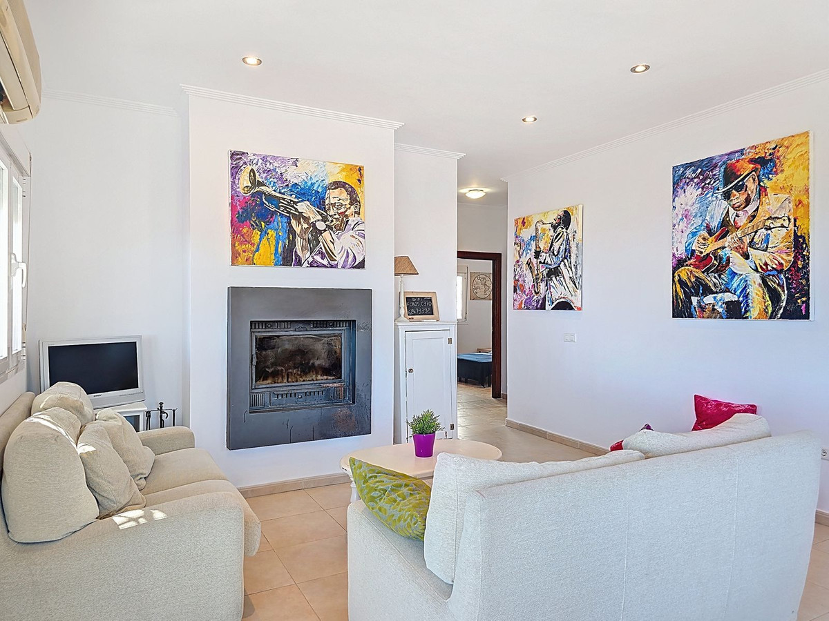 3 Bed Townhouse for sale in Arenas Costa Del Sol East, Málaga, Spain