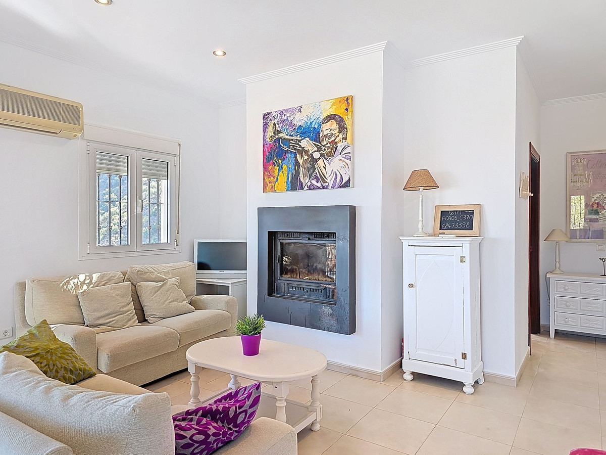 3 Bed Townhouse for sale in Arenas Costa Del Sol East, Málaga, Spain