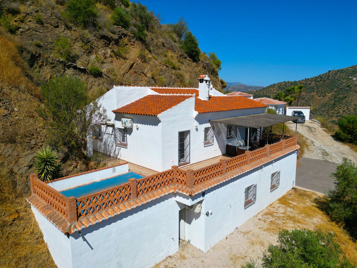 3 Bed Townhouse for sale in Arenas Costa Del Sol East, Málaga, Spain