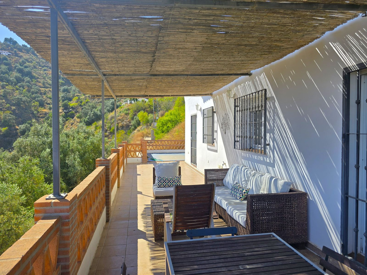 3 Bed Townhouse for sale in Arenas Costa Del Sol East, Málaga, Spain