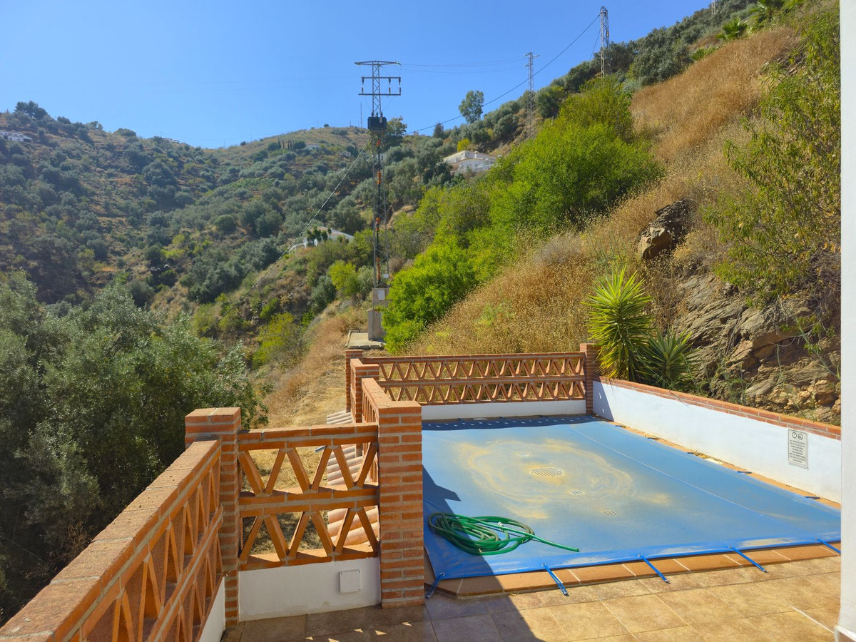 3 Bed Townhouse for sale in Arenas Costa Del Sol East, Málaga, Spain