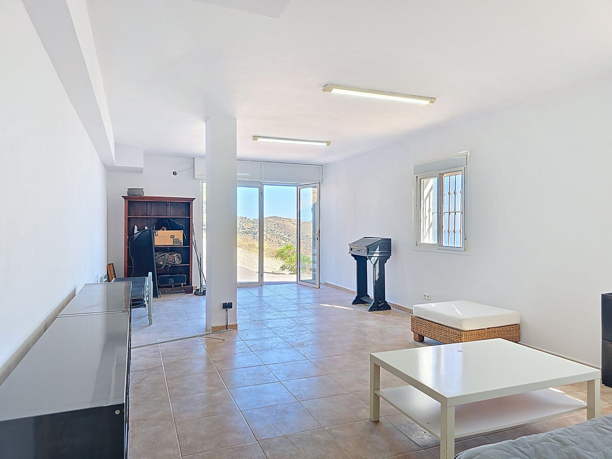 3 Bed Townhouse for sale in Arenas Costa Del Sol East, Málaga, Spain
