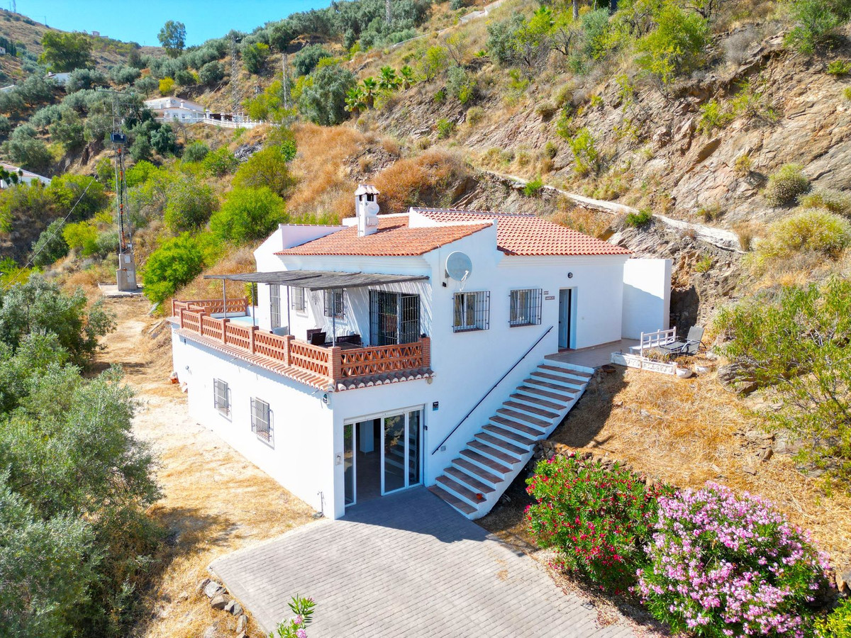 3 Bed Townhouse for sale in Arenas Costa Del Sol East, Málaga, Spain