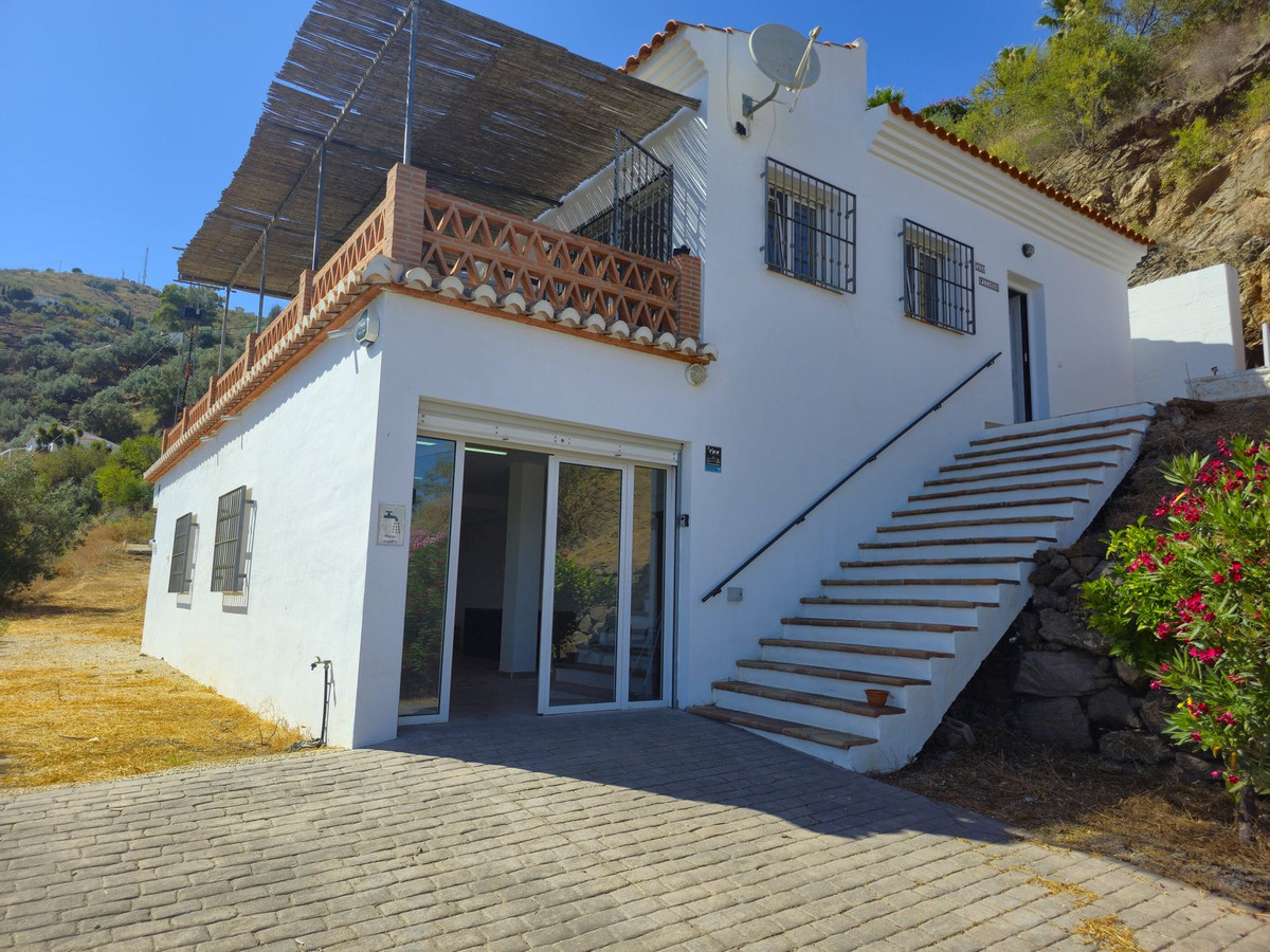 3 Bed Townhouse for sale in Arenas Costa Del Sol East, Málaga, Spain