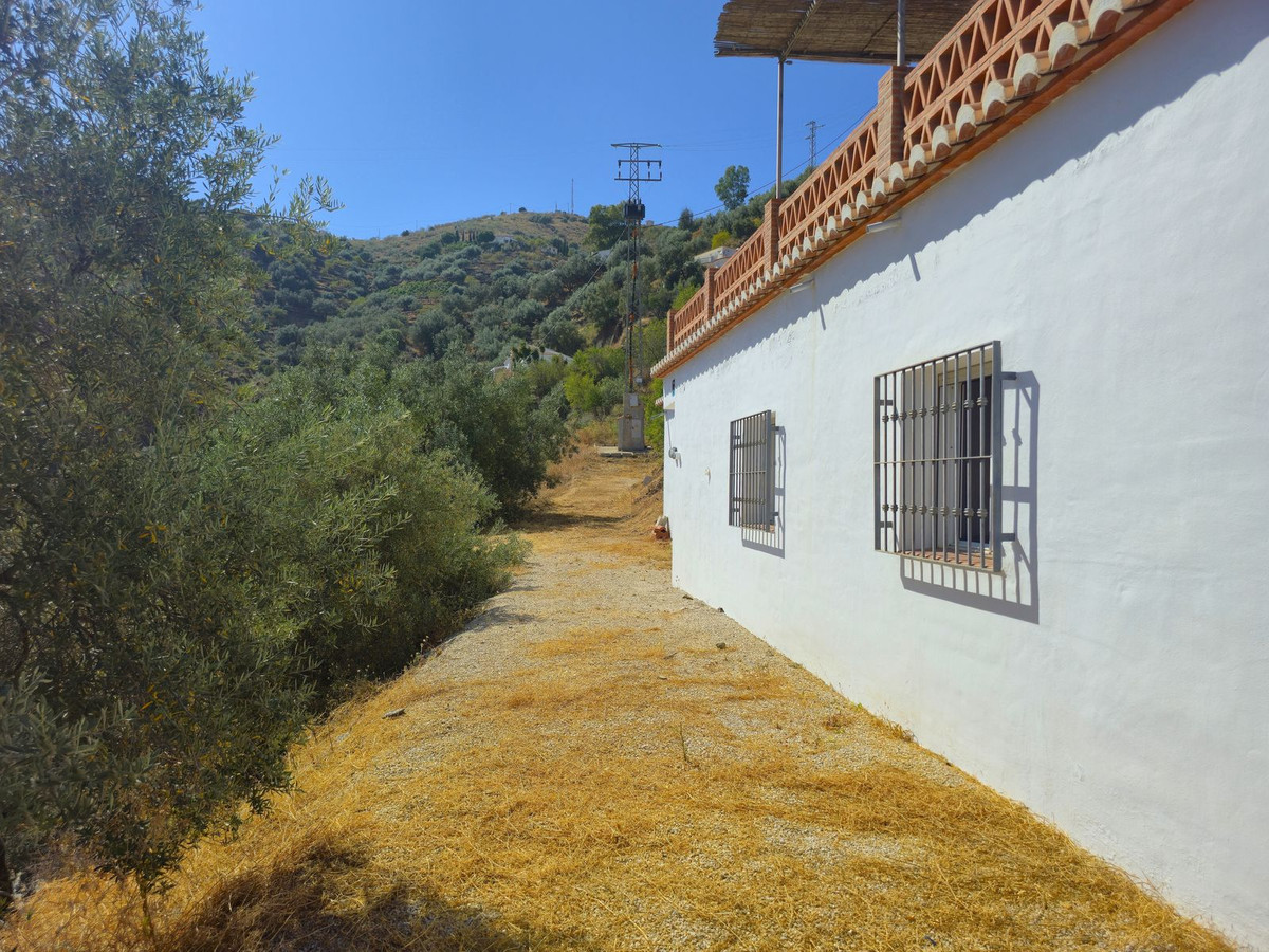 3 Bed Townhouse for sale in Arenas Costa Del Sol East, Málaga, Spain