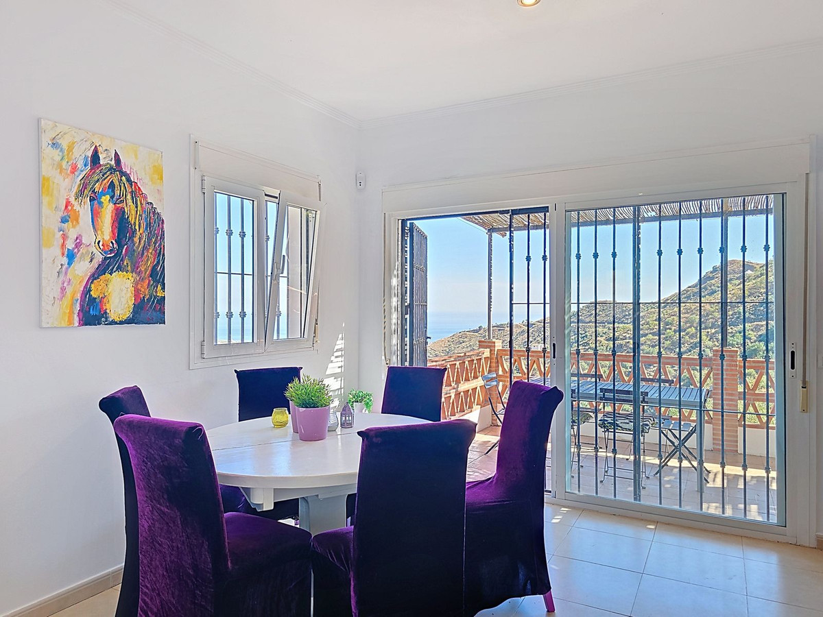 3 Bed Townhouse for sale in Arenas Costa Del Sol East, Málaga, Spain