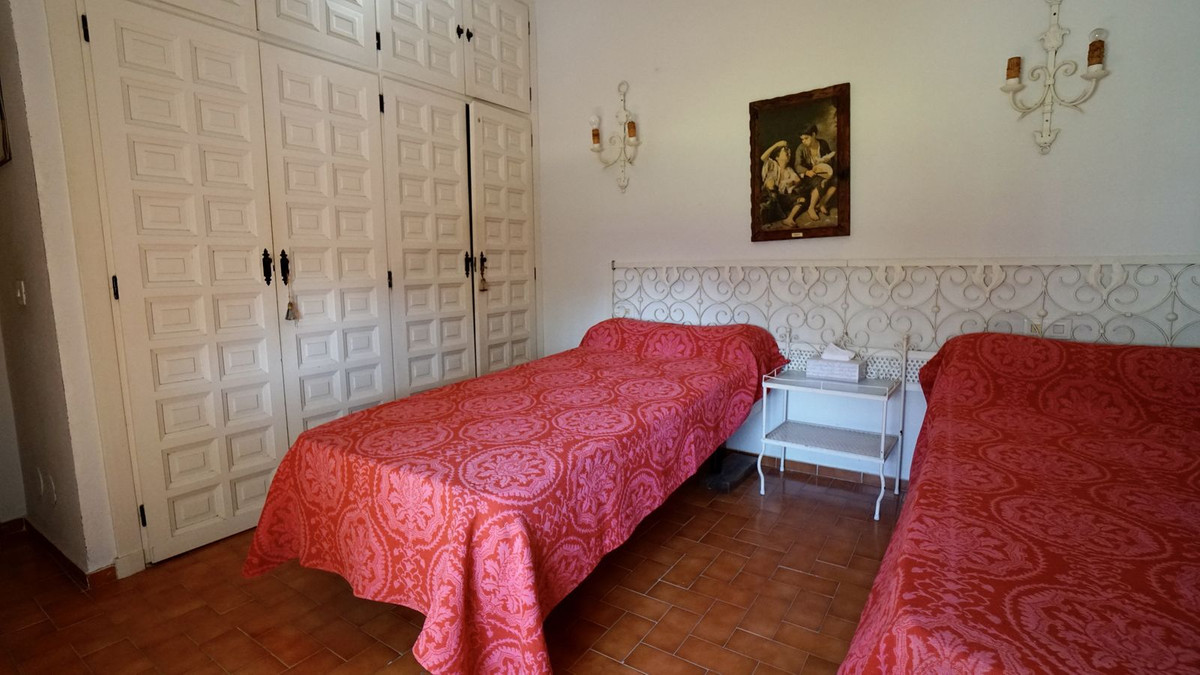 3 Bed Townhouse for sale in El Paraiso Costa Del Sol, Málaga, Spain