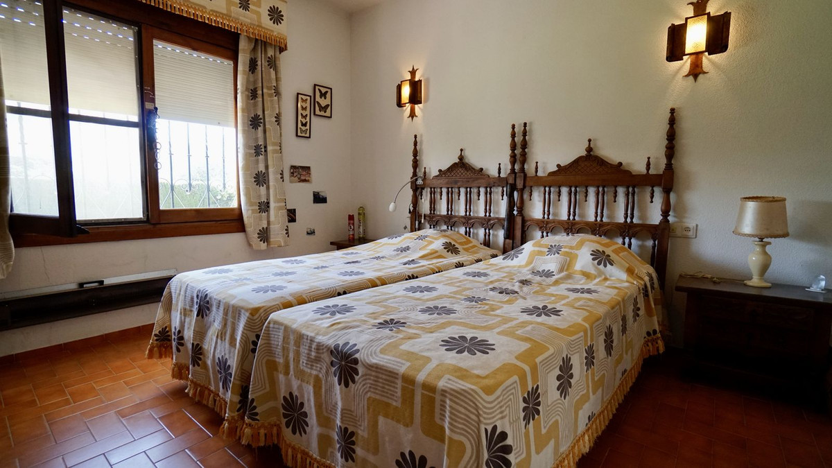 3 Bed Townhouse for sale in El Paraiso Costa Del Sol, Málaga, Spain