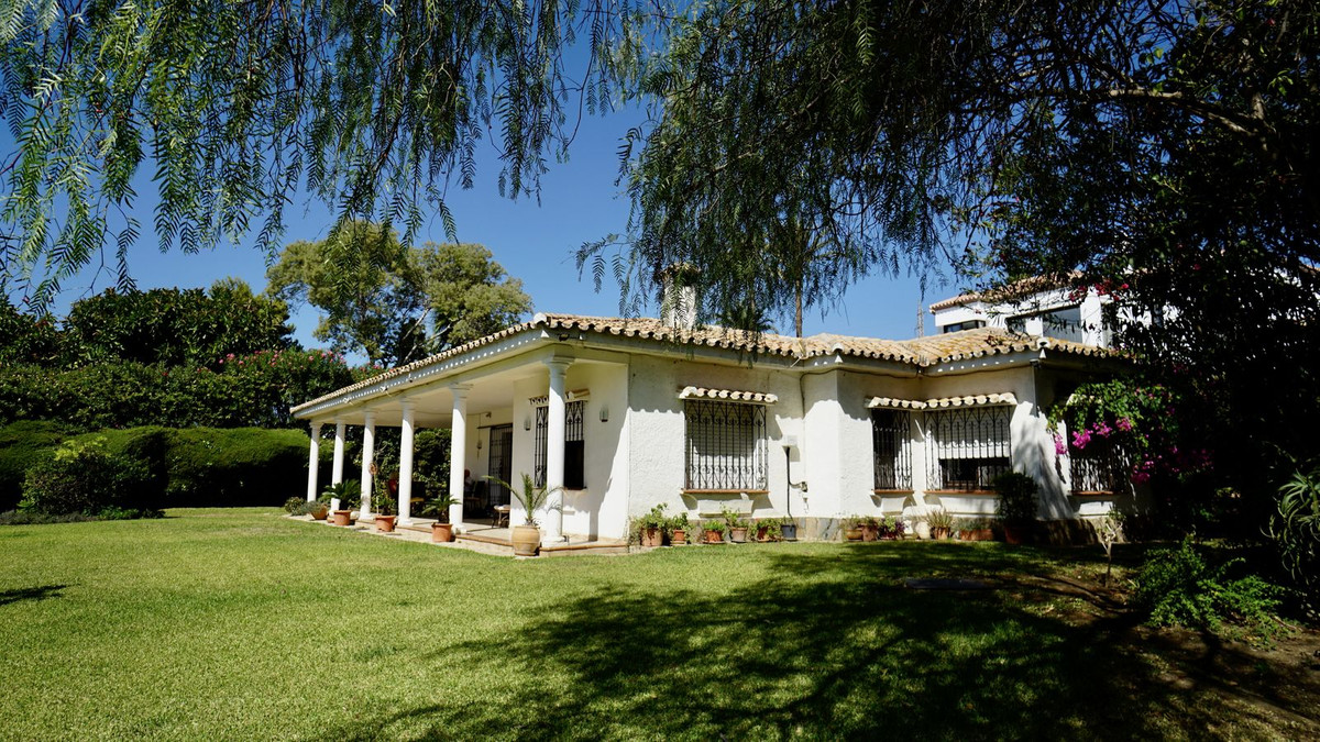3 Bed Townhouse for sale in El Paraiso Costa Del Sol, Málaga, Spain