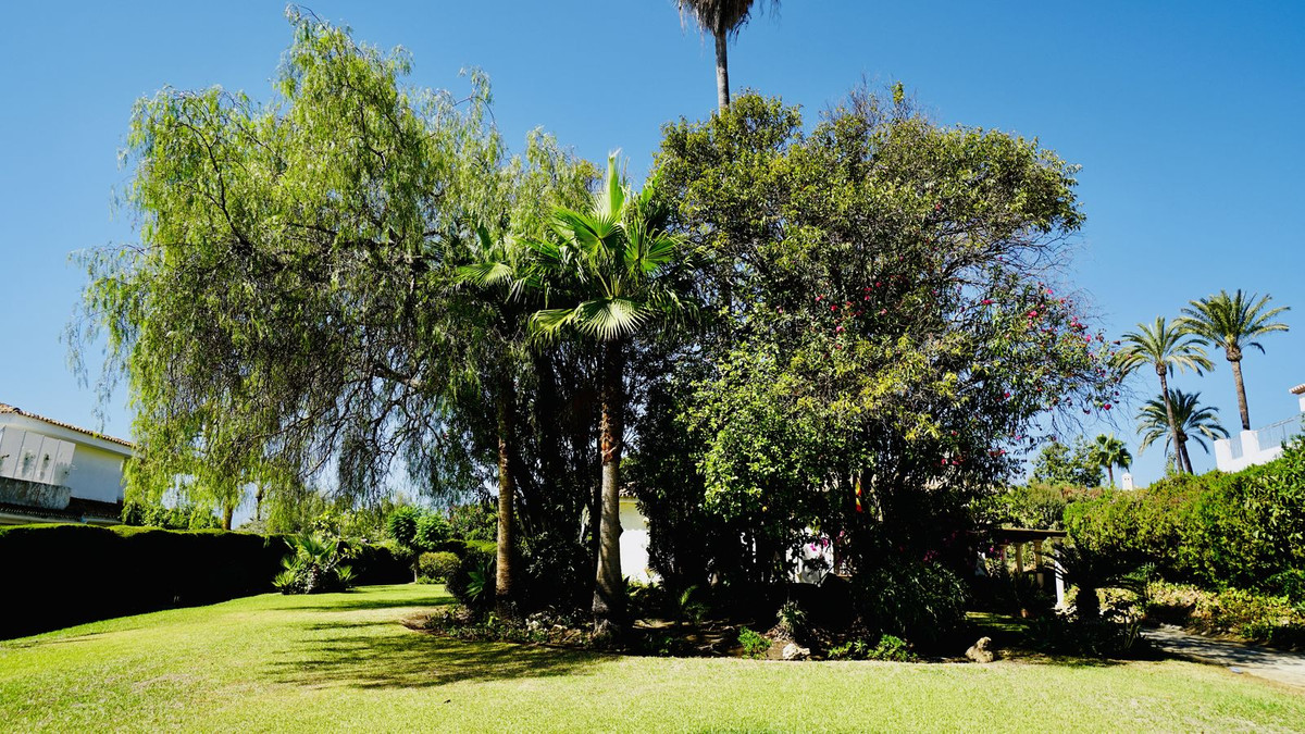 3 Bed Townhouse for sale in El Paraiso Costa Del Sol, Málaga, Spain