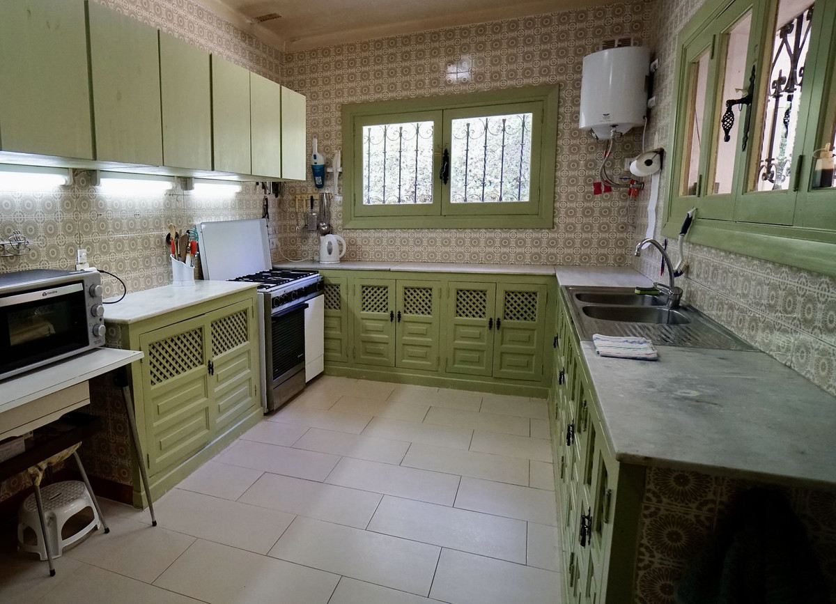 3 Bed Townhouse for sale in El Paraiso Costa Del Sol, Málaga, Spain