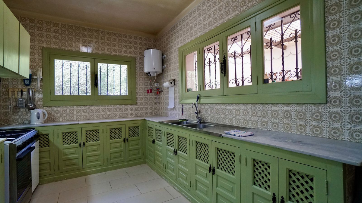 3 Bed Townhouse for sale in El Paraiso Costa Del Sol, Málaga, Spain