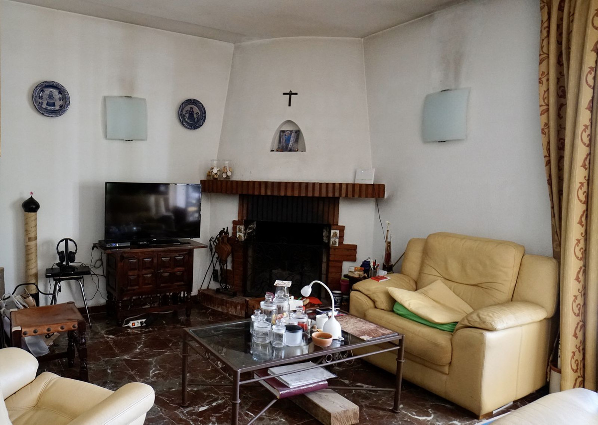 3 Bed Townhouse for sale in El Paraiso Costa Del Sol, Málaga, Spain