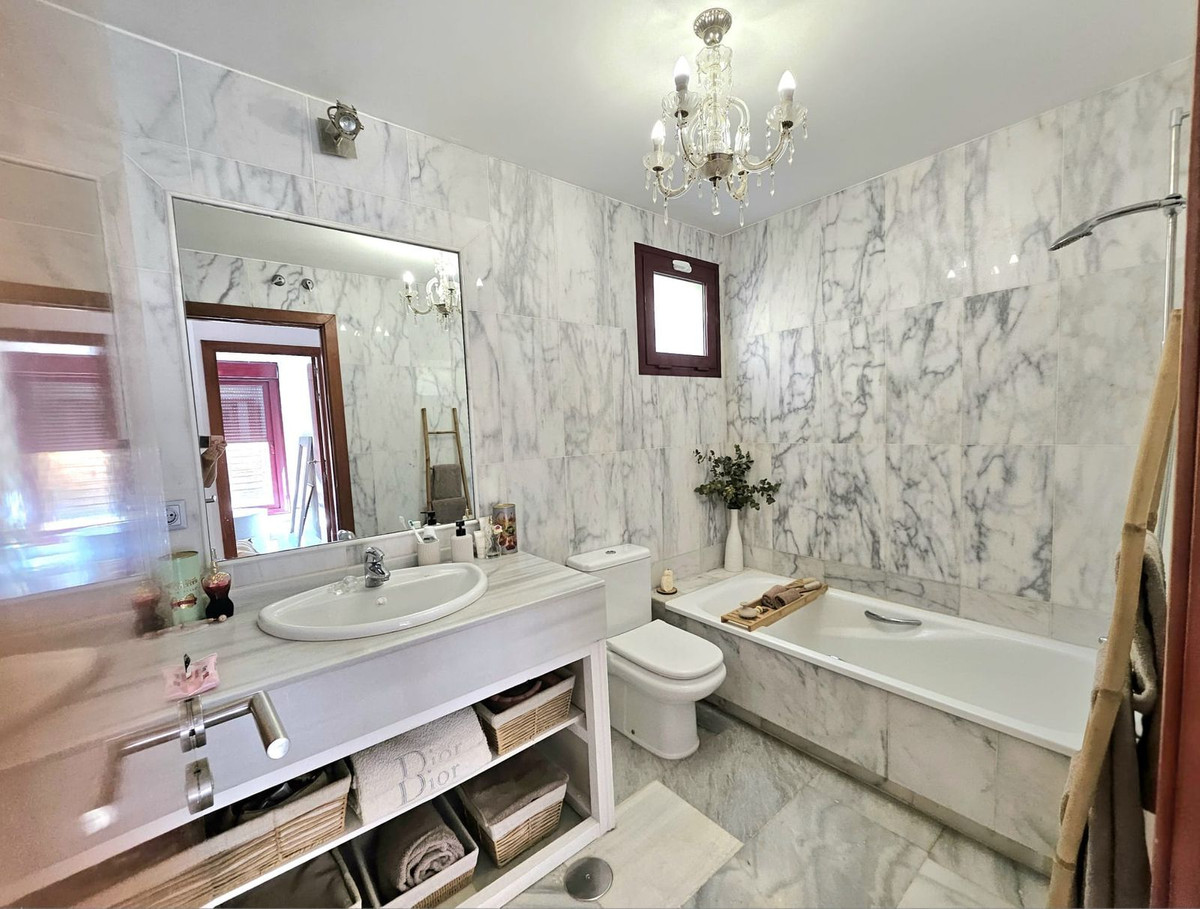 Se vende Villa - Chalet de 3 dormitorios en Costa Del Sol, Málaga, España