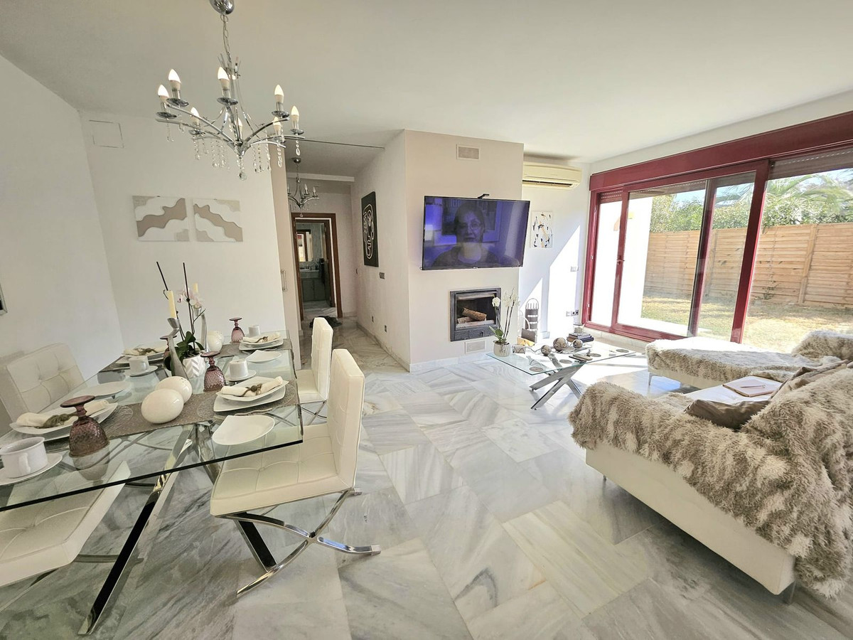 Se vende Villa - Chalet de 3 dormitorios en Costa Del Sol, Málaga, España