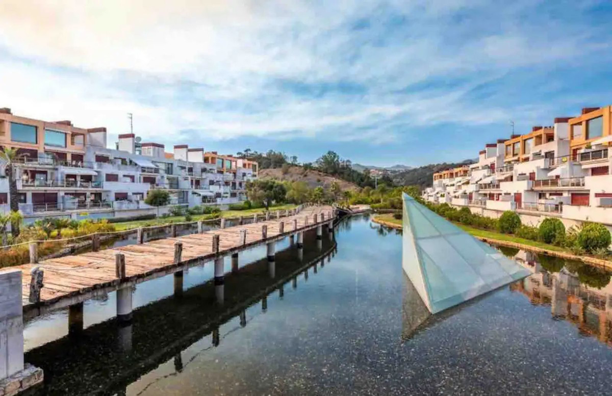 Se vende Villa - Chalet de 3 dormitorios en Costa Del Sol, Málaga, España