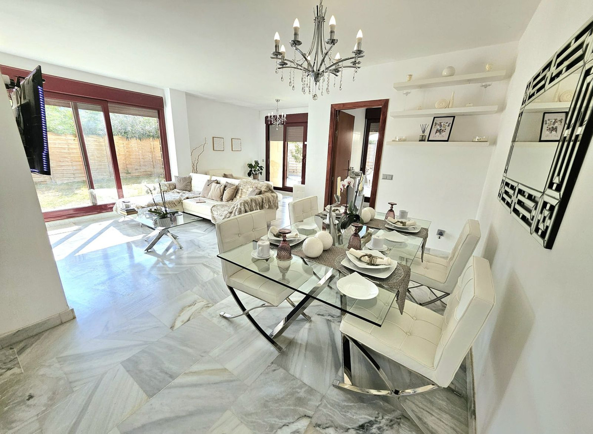 Se vende Villa - Chalet de 3 dormitorios en Costa Del Sol, Málaga, España
