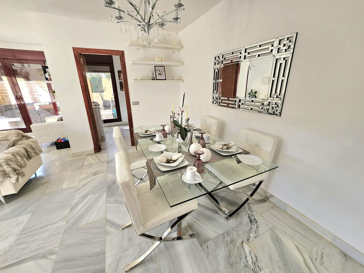 Se vende Villa - Chalet de 3 dormitorios en Costa Del Sol, Málaga, España