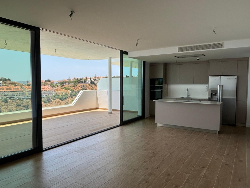 2 Bed Apartment for sale in Fuengirola Costa Del Sol, Málaga, Spain