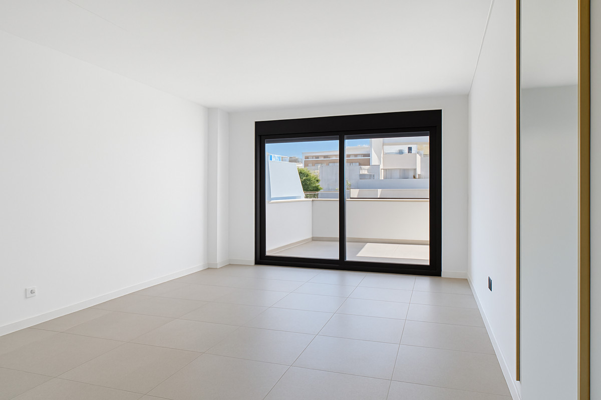 4 Bed Apartment for sale in Estepona Costa Del Sol, Málaga, Spain