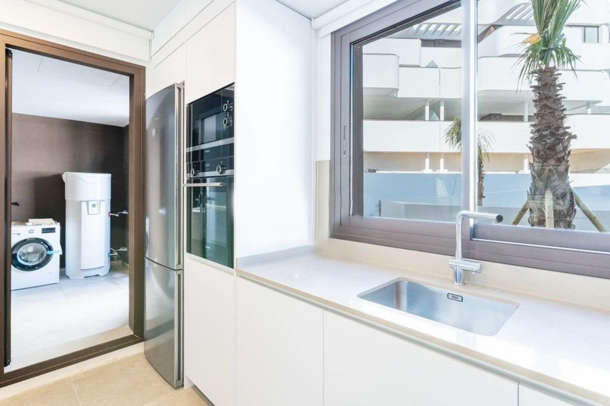 4 Bed Apartment for sale in Estepona Costa Del Sol, Málaga, Spain