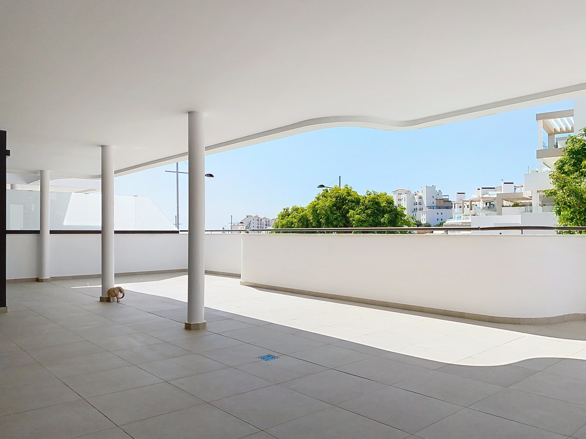4 Bed Apartment for sale in Estepona Costa Del Sol, Málaga, Spain