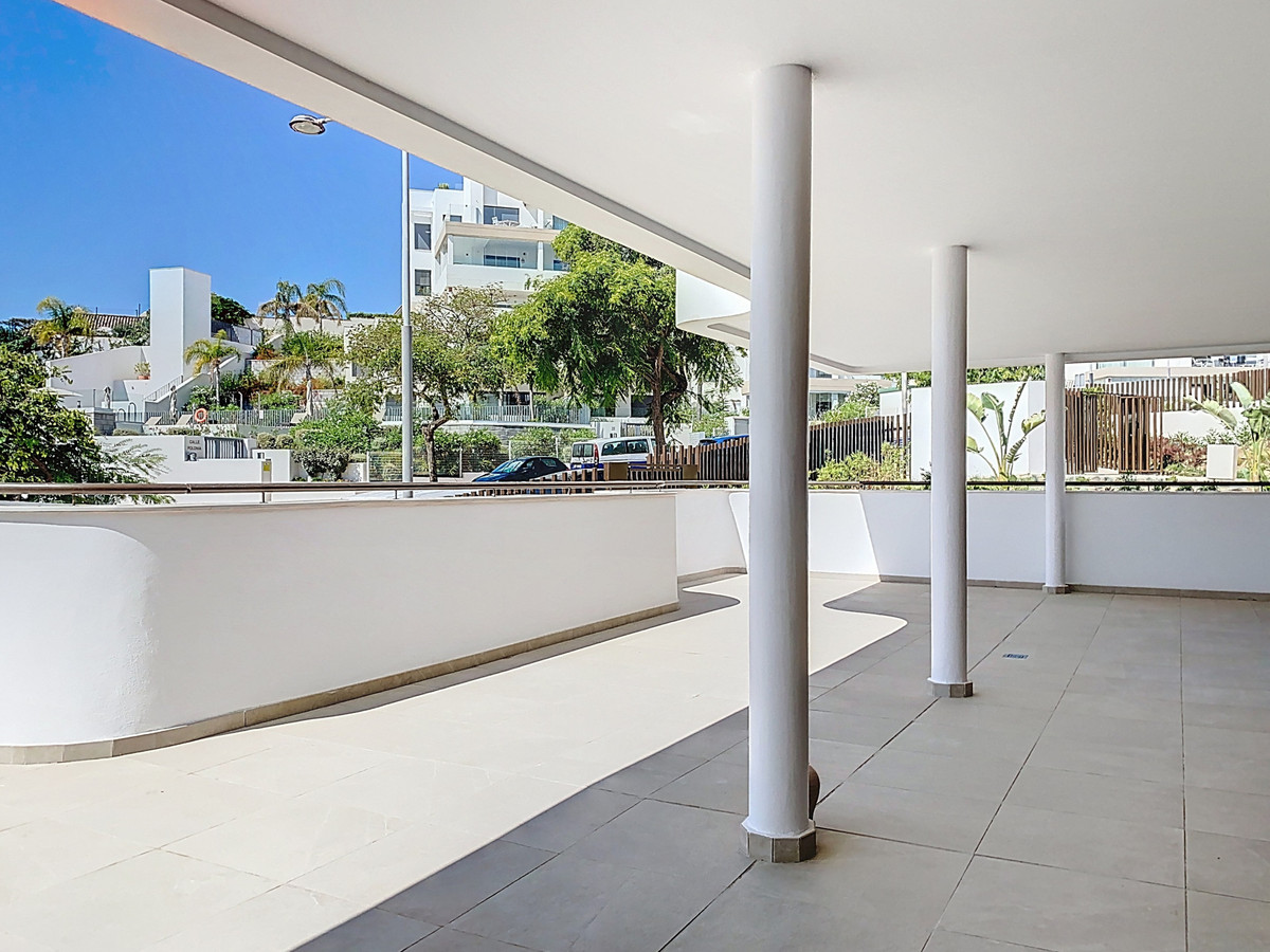 4 Bed Apartment for sale in Estepona Costa Del Sol, Málaga, Spain