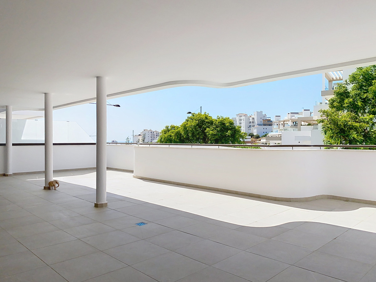 4 Bed Apartment for sale in Estepona Costa Del Sol, Málaga, Spain