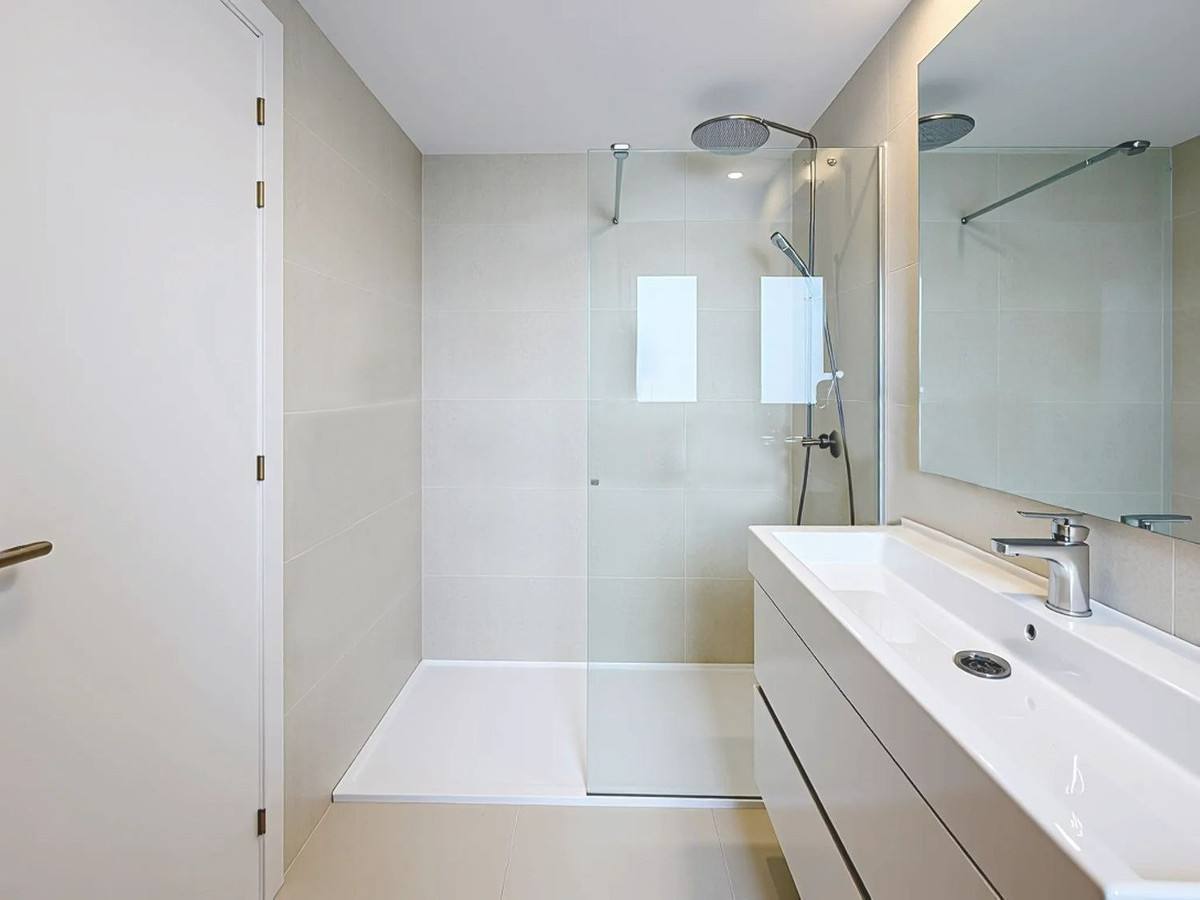 4 Bed Apartment for sale in Estepona Costa Del Sol, Málaga, Spain