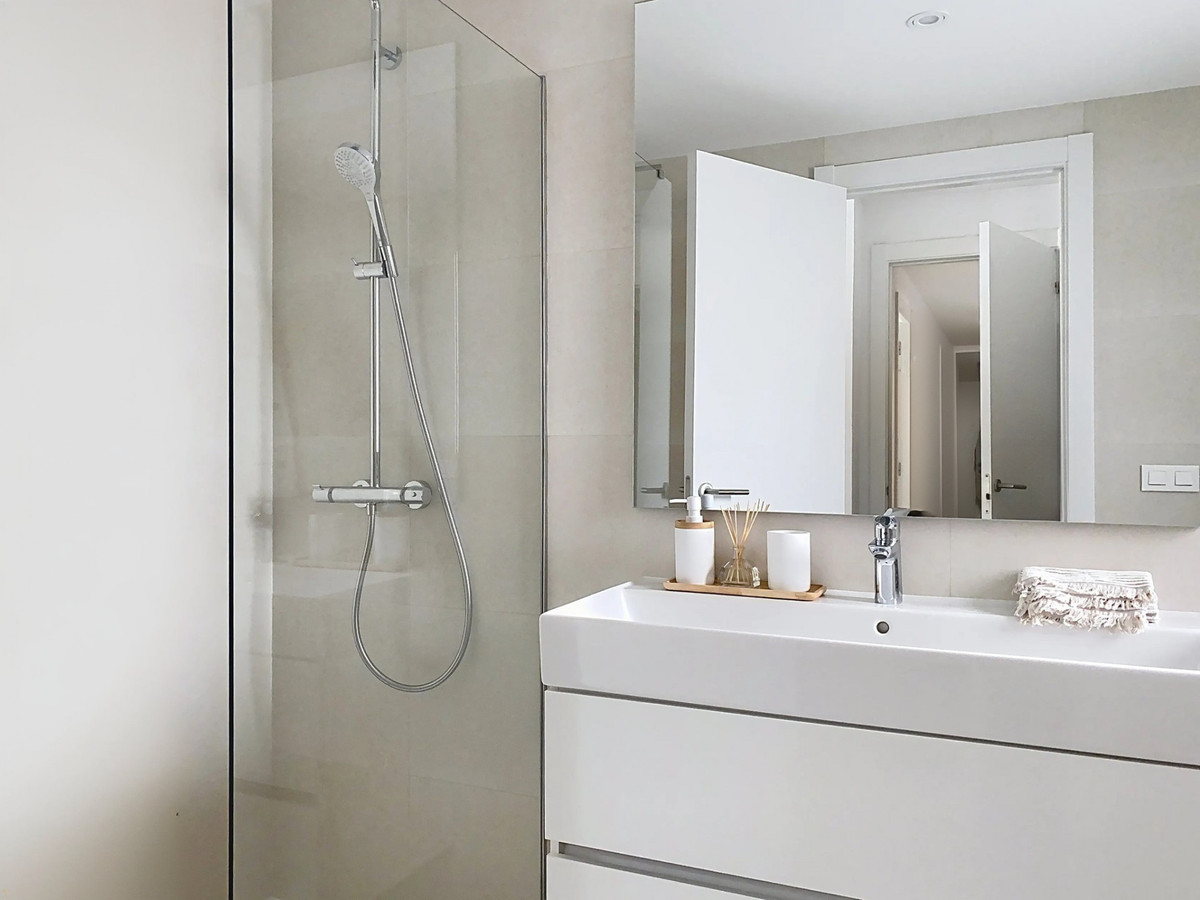 4 Bed Apartment for sale in Estepona Costa Del Sol, Málaga, Spain