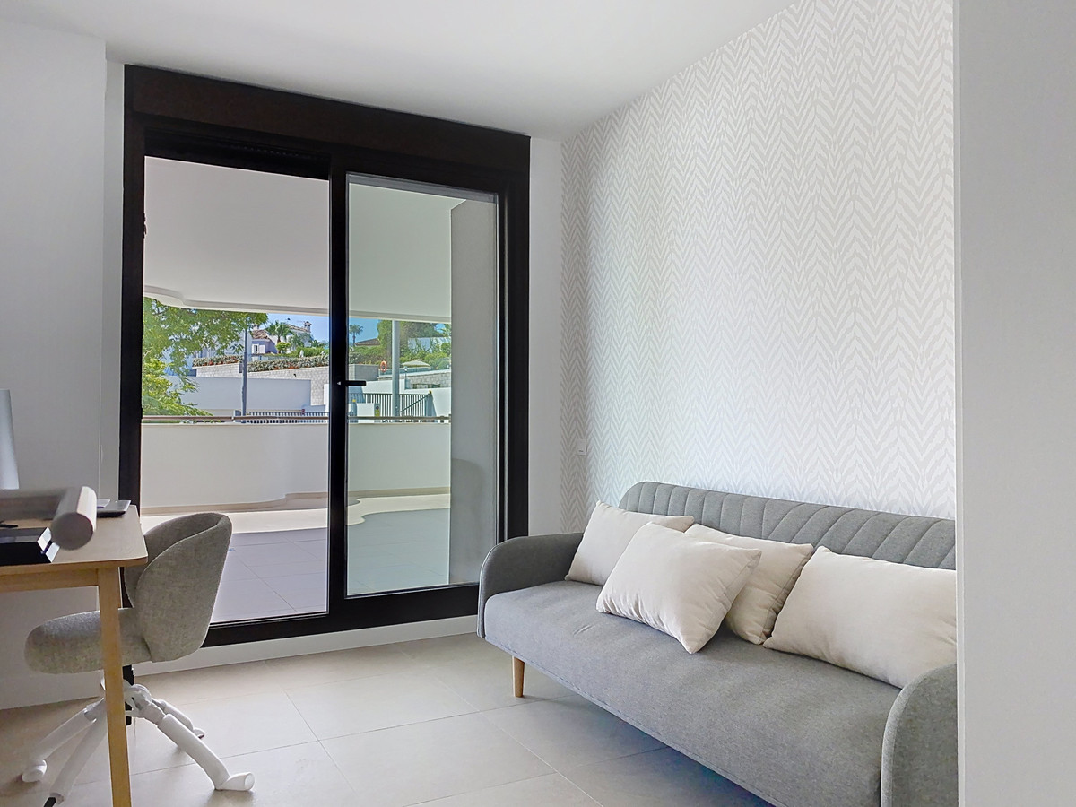 4 Bed Apartment for sale in Estepona Costa Del Sol, Málaga, Spain