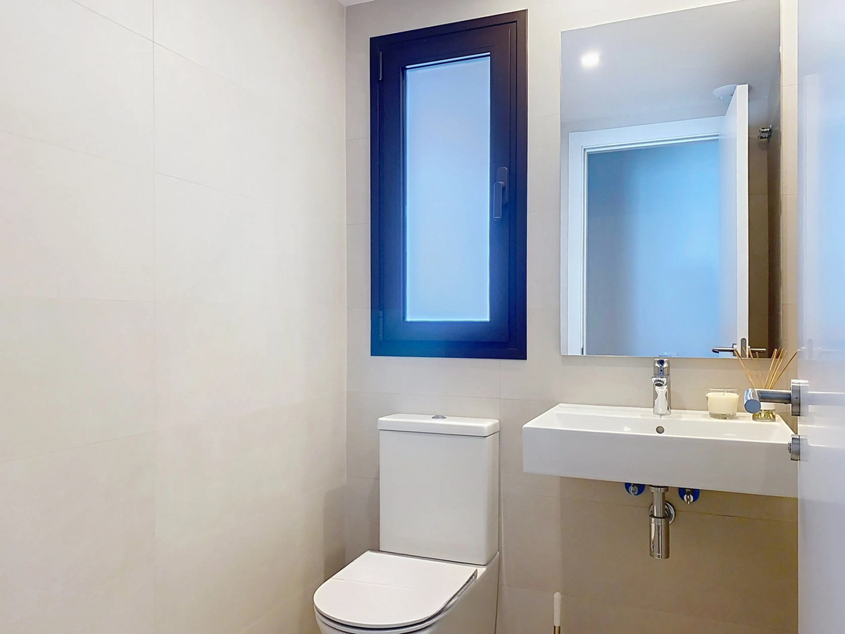 4 Bed Apartment for sale in Estepona Costa Del Sol, Málaga, Spain