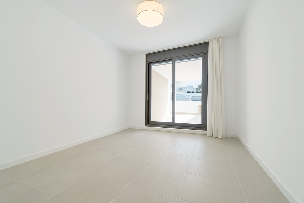 4 Bed Apartment for sale in Estepona Costa Del Sol, Málaga, Spain