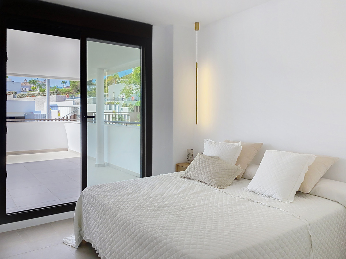 4 Bed Apartment for sale in Estepona Costa Del Sol, Málaga, Spain