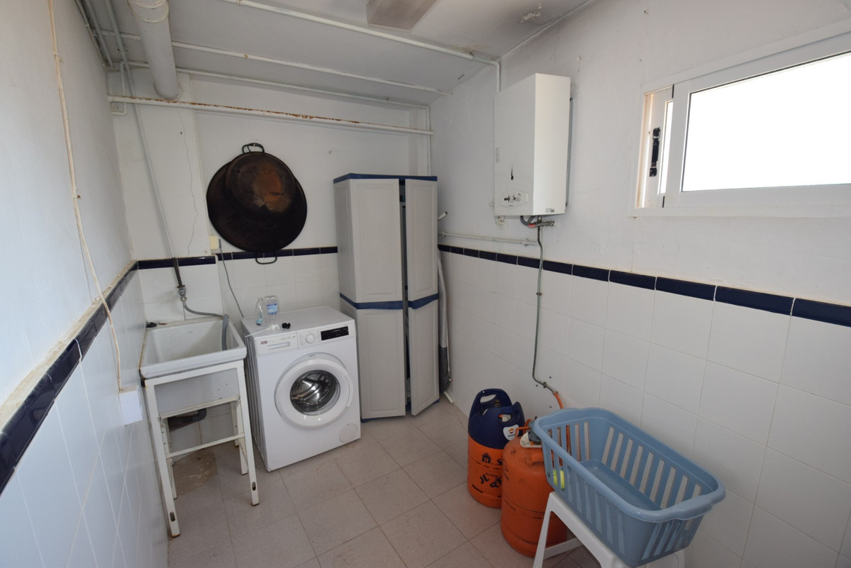 7 Bed Townhouse for sale in Guardamar Del Segura Costa Blanca, Alicante, Spain