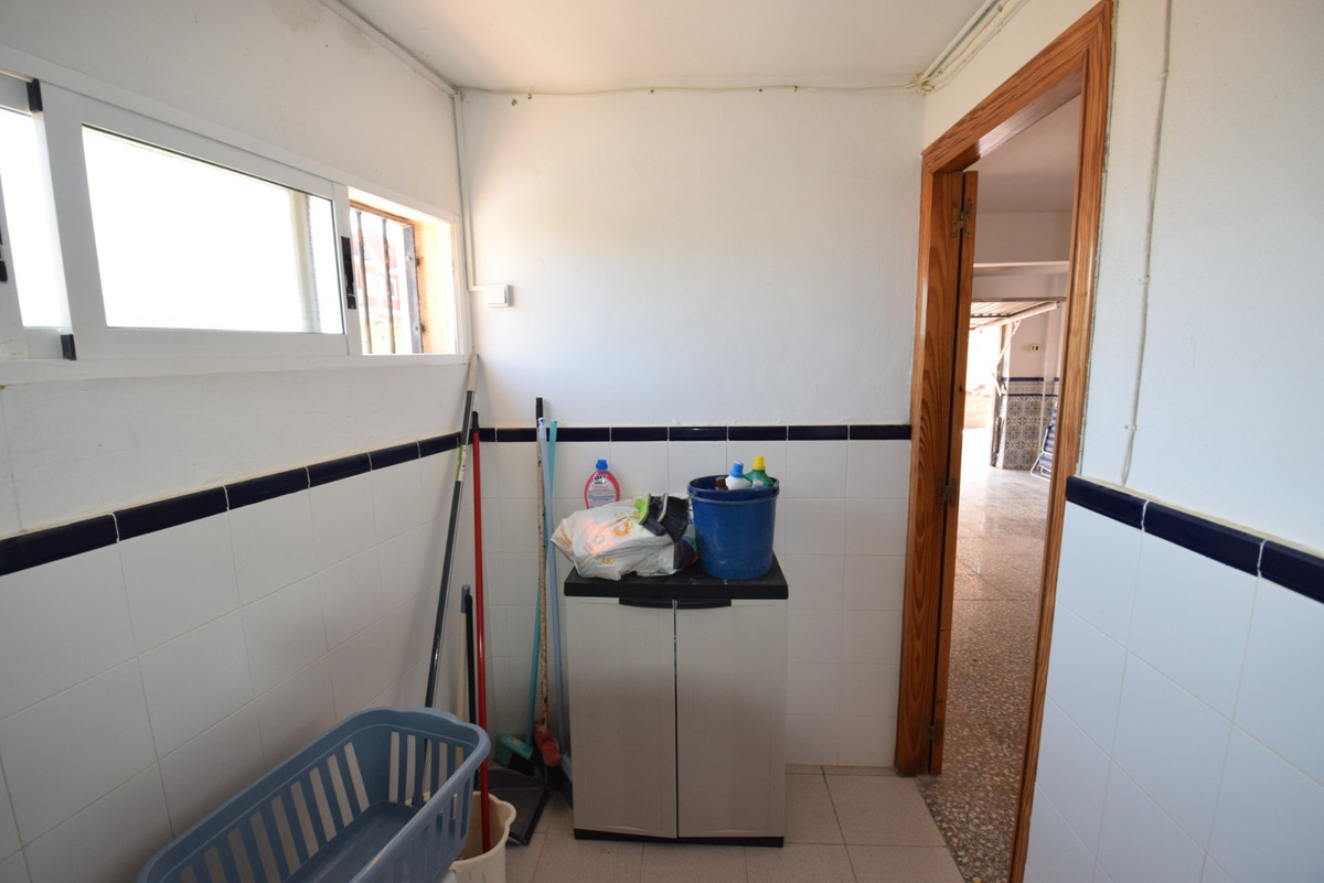 7 Bed Townhouse for sale in Guardamar Del Segura Costa Blanca, Alicante, Spain