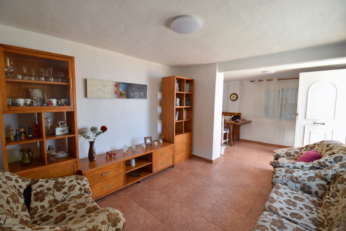 7 Bed Townhouse for sale in Guardamar Del Segura Costa Blanca, Alicante, Spain