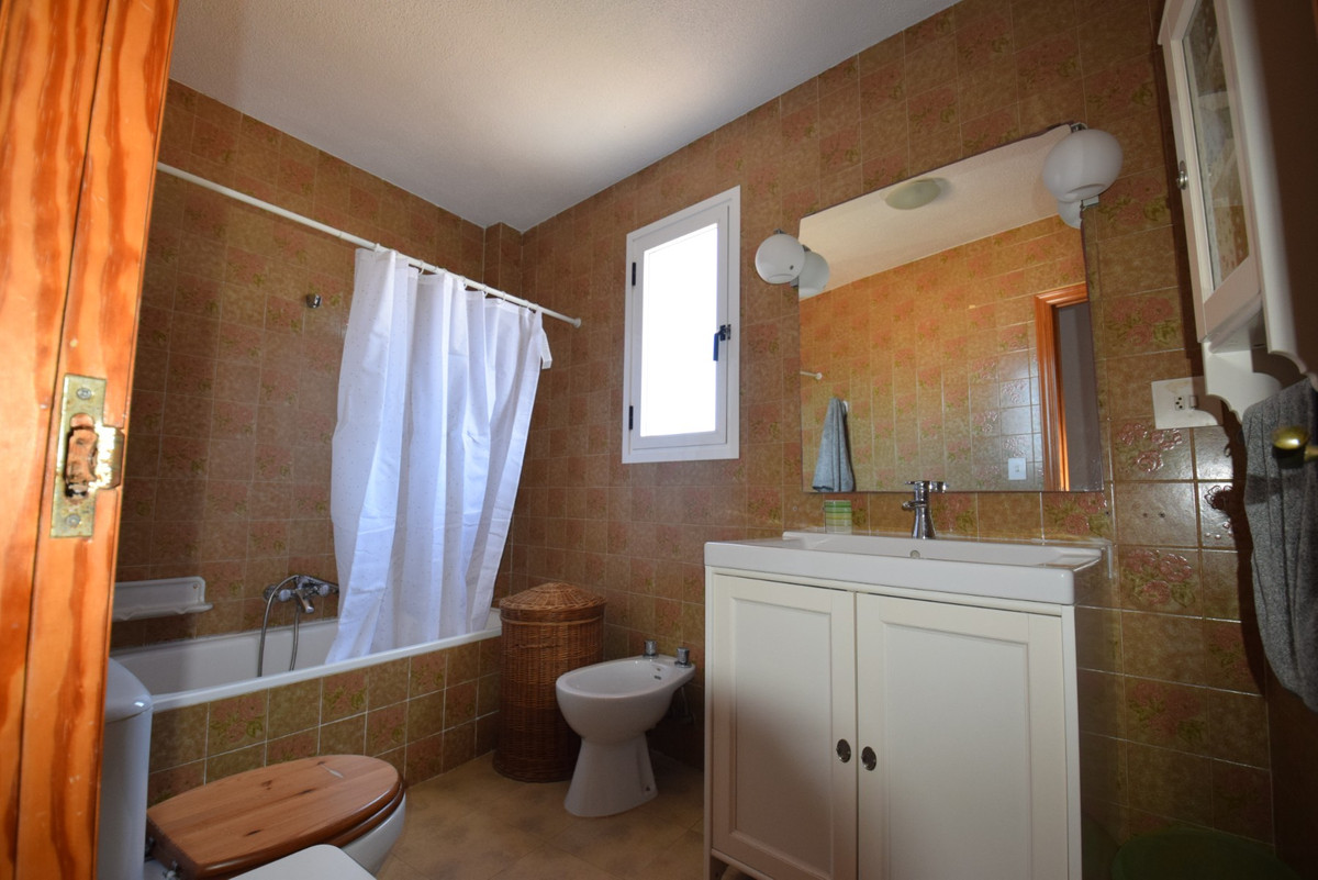 7 Bed Townhouse for sale in Guardamar Del Segura Costa Blanca, Alicante, Spain