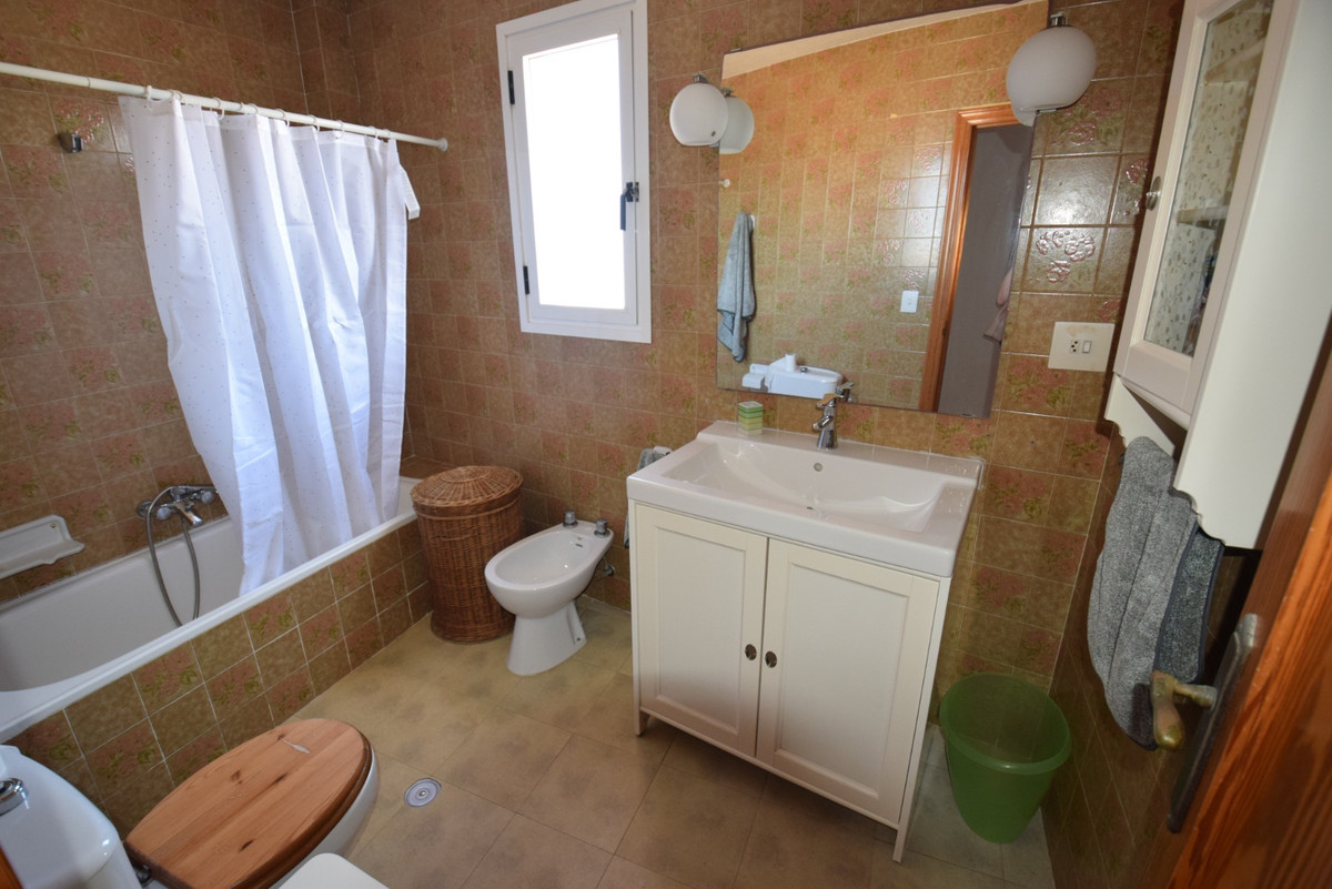 7 Bed Townhouse for sale in Guardamar Del Segura Costa Blanca, Alicante, Spain