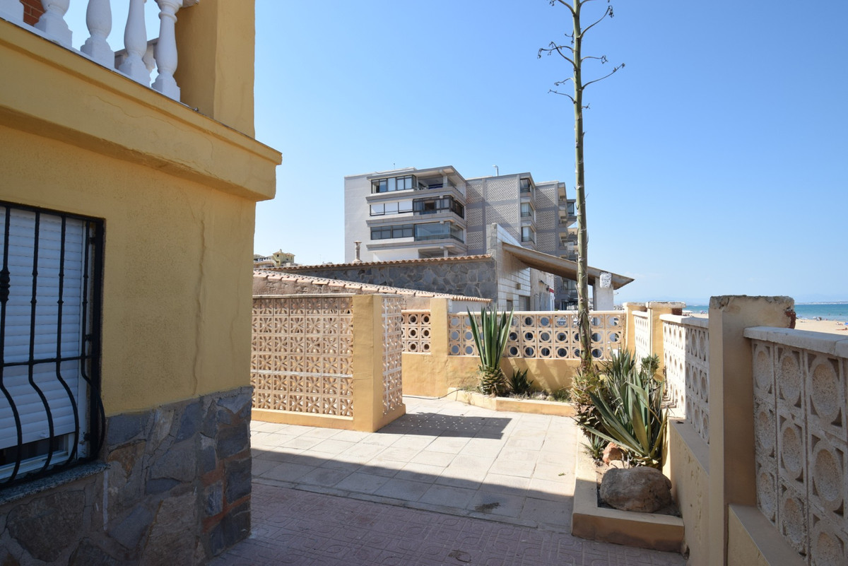 7 Bed Townhouse for sale in Guardamar Del Segura Costa Blanca, Alicante, Spain