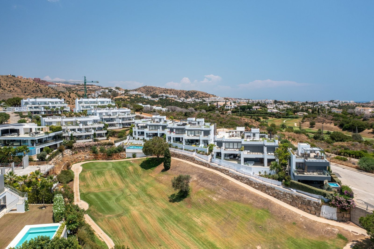 3 Bed Apartment for sale in Cabopino Costa Del Sol, Málaga, Spain