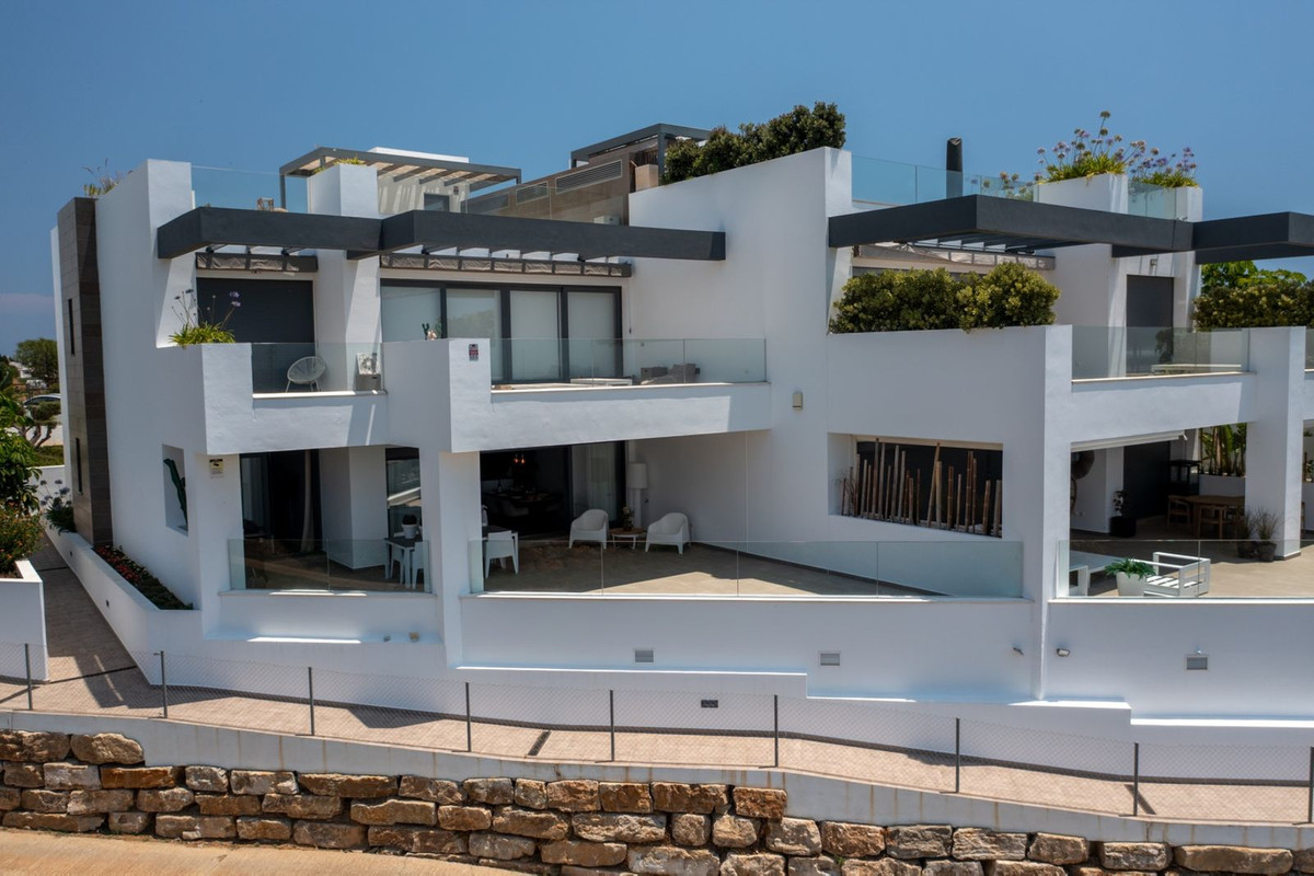 3 Bed Apartment for sale in Cabopino Costa Del Sol, Málaga, Spain
